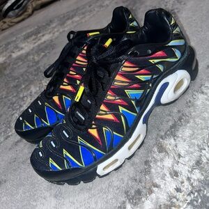 Nike Air Max Plus Sneakers Black with Red and Blue Accents